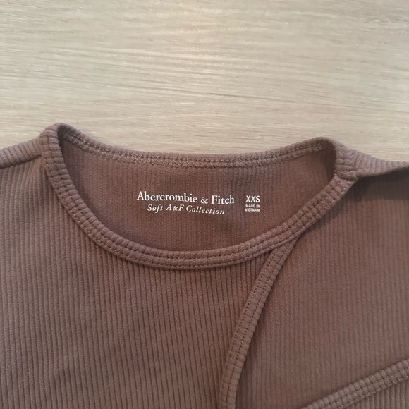 Abercrombie asymmetrical top - Picture 2 of 3